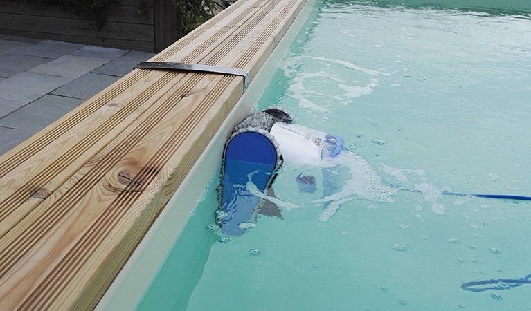 Robot de nettoyage automatique des piscines naturelles