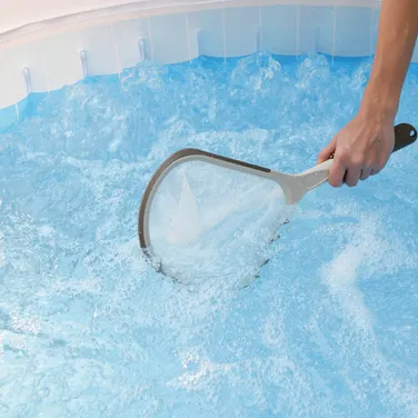 Les accessoires pour l'entretien et l'amélioration d'un jacuzzi gonflable